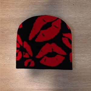 Kiss Print Beanie - Red n Black